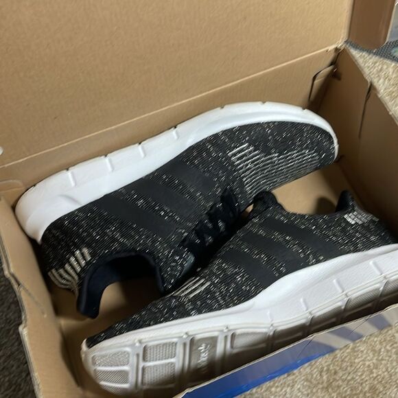 Adidas Women's Swift Run Sneaker | Black/Silver Metallic | size 8.5 - Picture 7 of 10